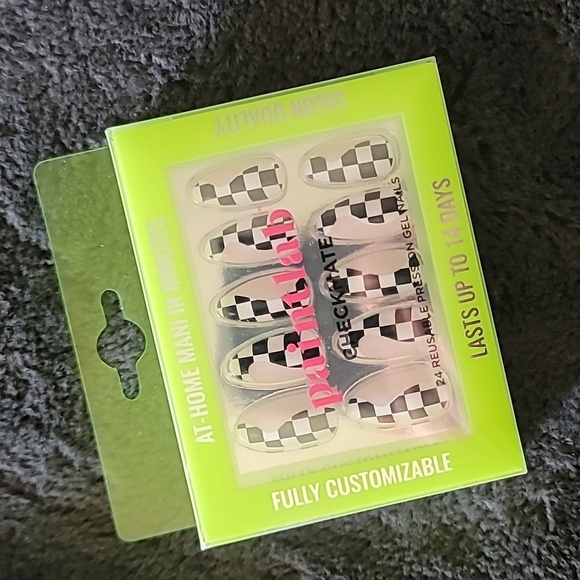 NWT Checkmate Press-on Nails - Picture 2 of 4